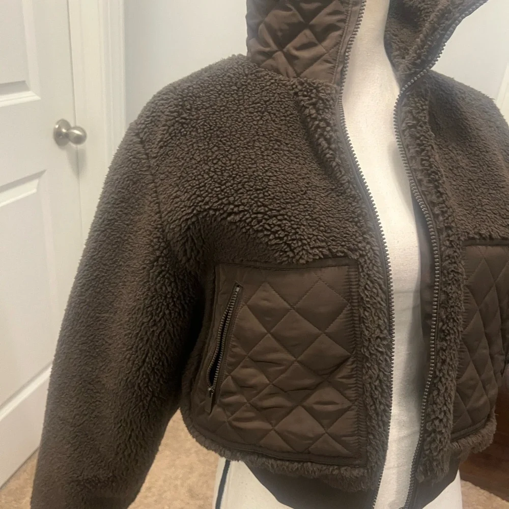 Sherpa Edge Bomber
Alo   Xsmall. NWOT. - Picture 5 of 14
